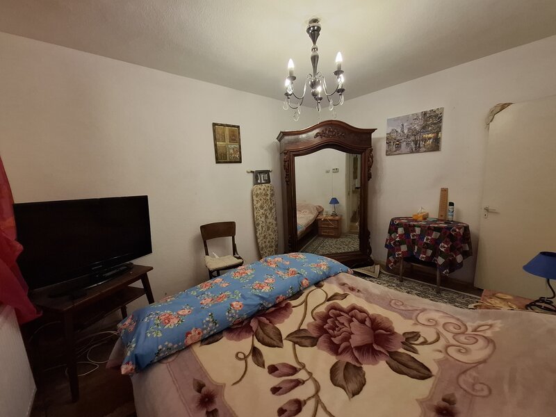 Fieni (Dambovita) Vand apartament renovat cu doua (2) camere